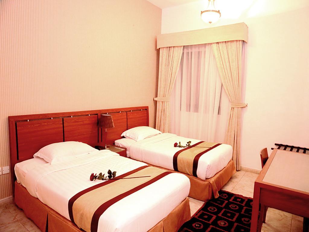 Arcadia Hotel Suites Sharjah Habitación foto