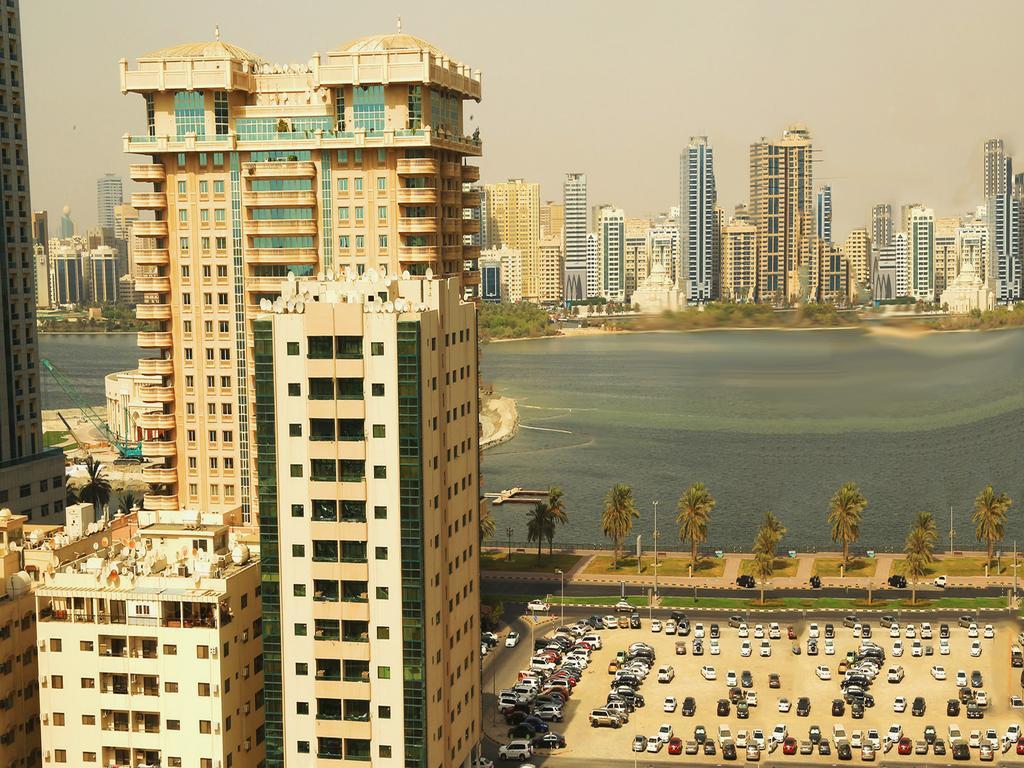 Arcadia Hotel Suites Sharjah Exterior foto