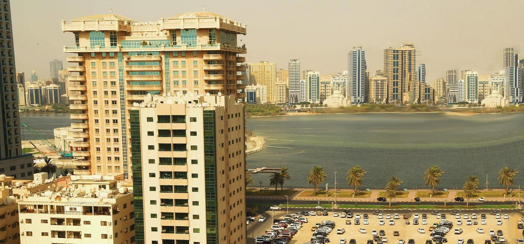 Arcadia Hotel Suites Sharjah Exterior foto